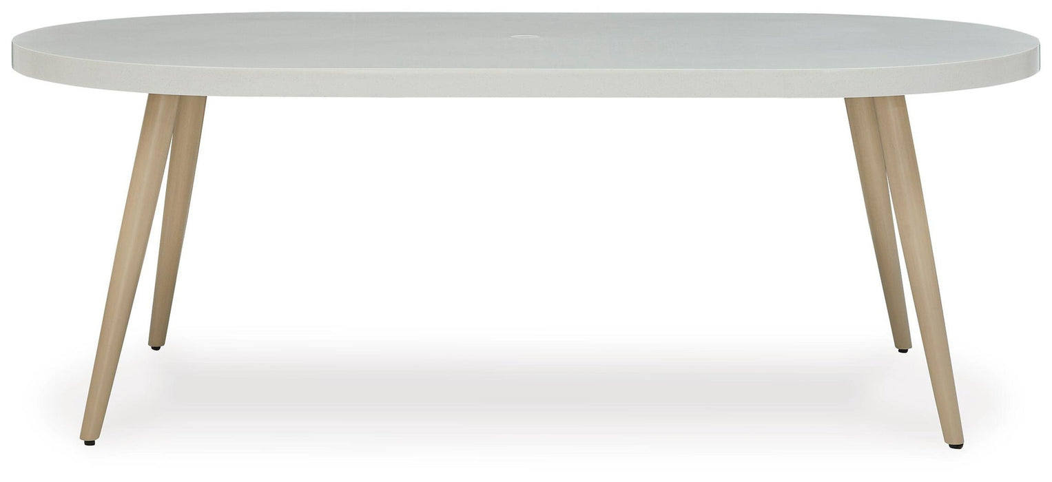 Seton Creek Oval Dining Table w/UMB OPT